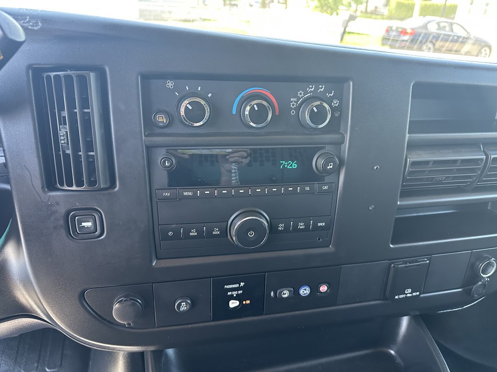 2022 Chevrolet Express Image 23
