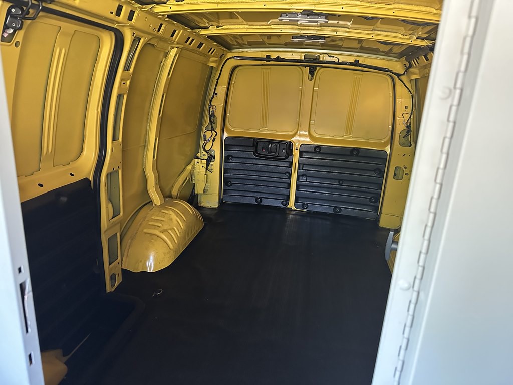 2022 Chevrolet Express Image 25