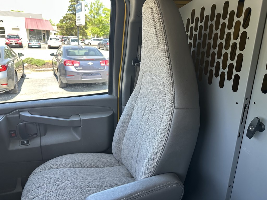 2022 Chevrolet Express Image 27