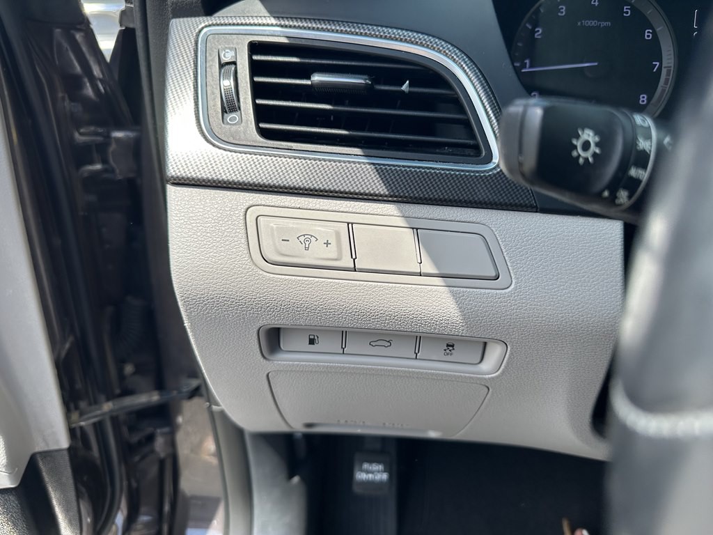 2016 Hyundai Sonata Image 17