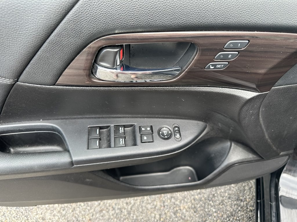 2017 Honda Accord Image 14