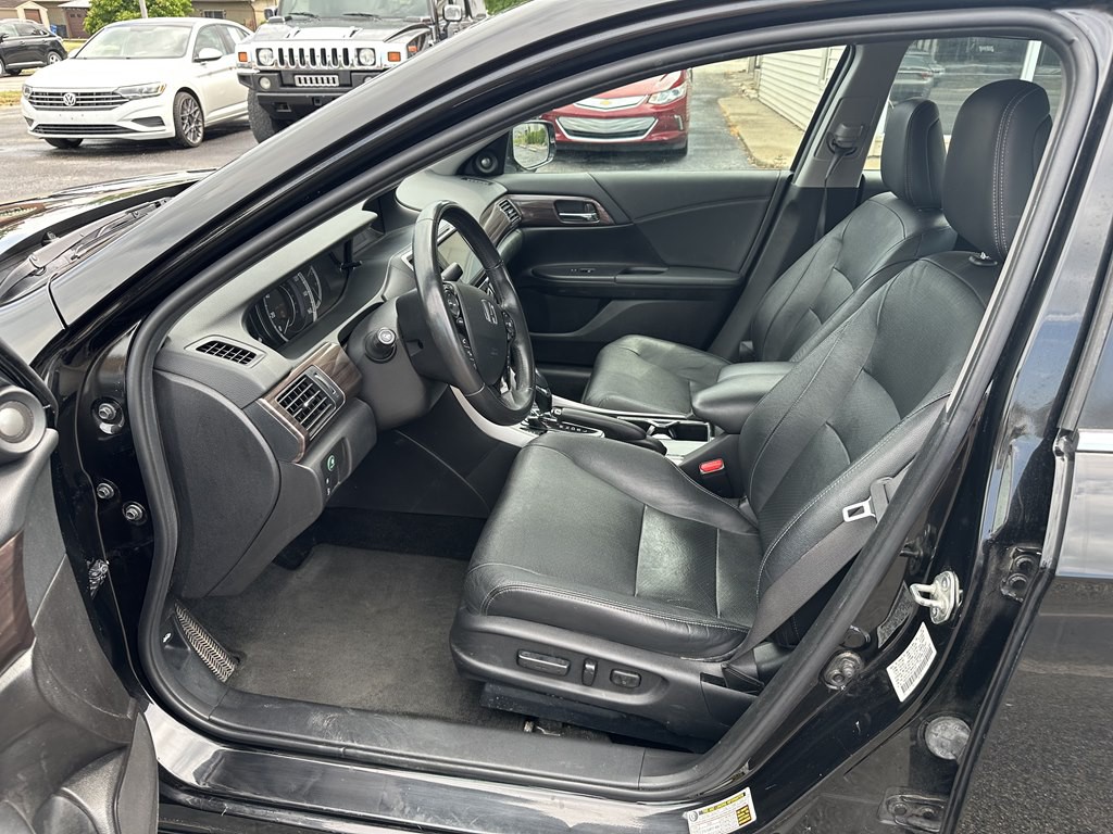 2017 Honda Accord Image 16