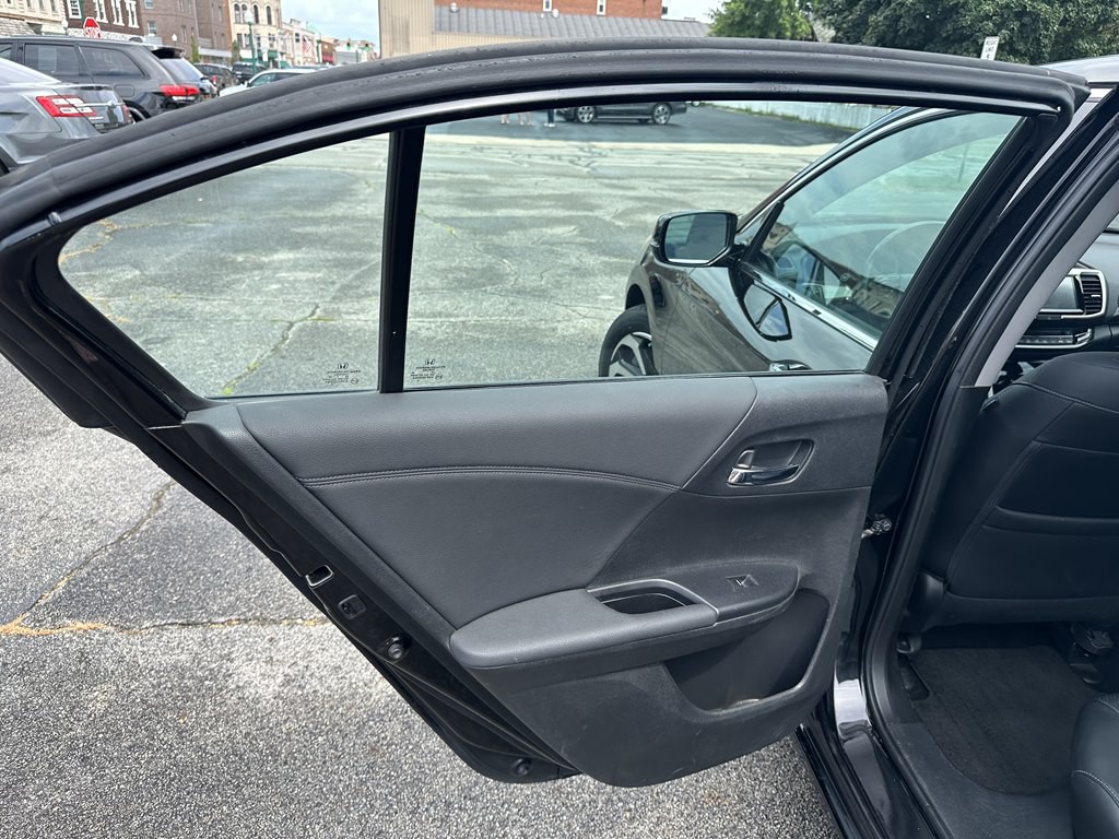 2017 Honda Accord Image 29