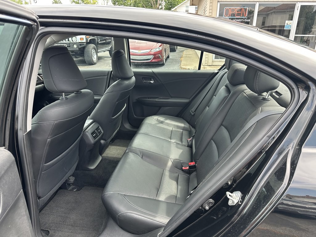2017 Honda Accord Image 30