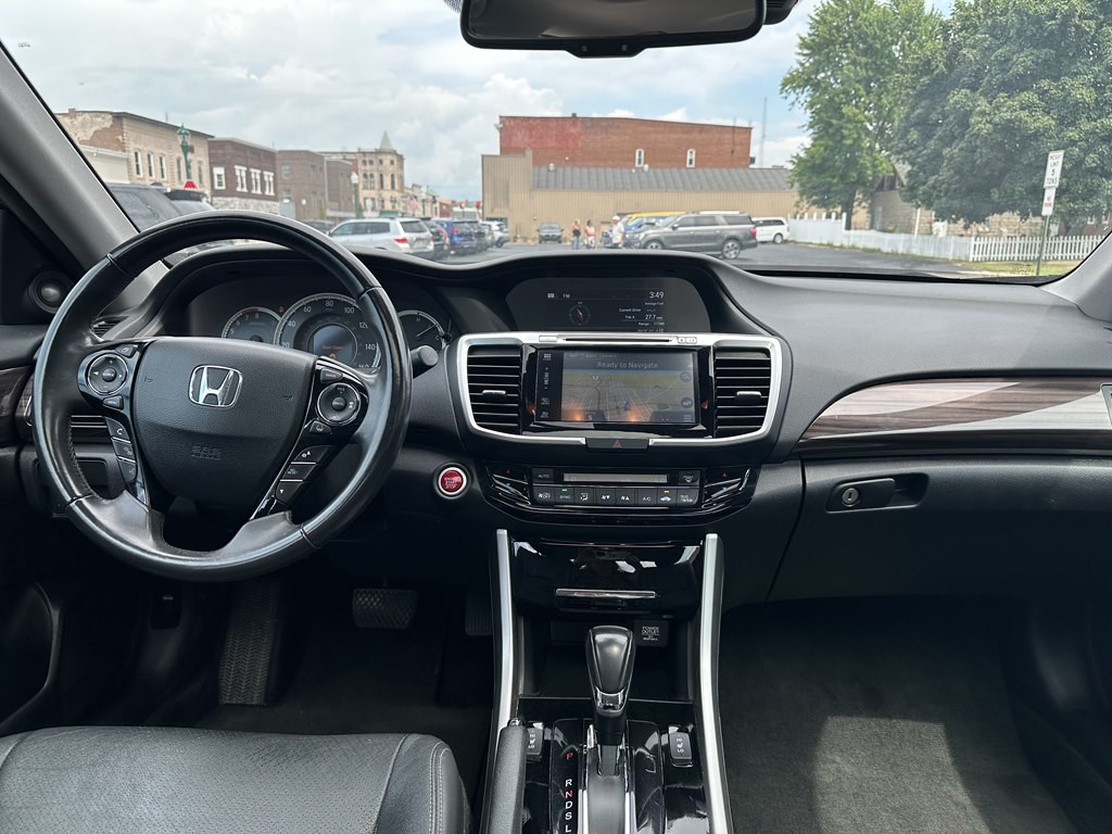 2017 Honda Accord Image 32
