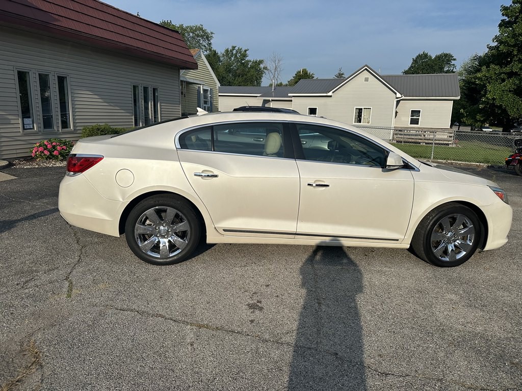 2011 Buick Lacrosse Image 5