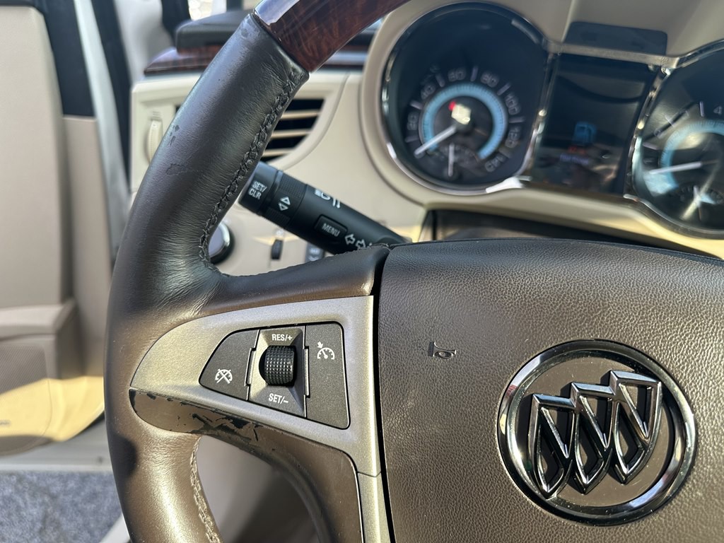 2011 Buick Lacrosse Image 18