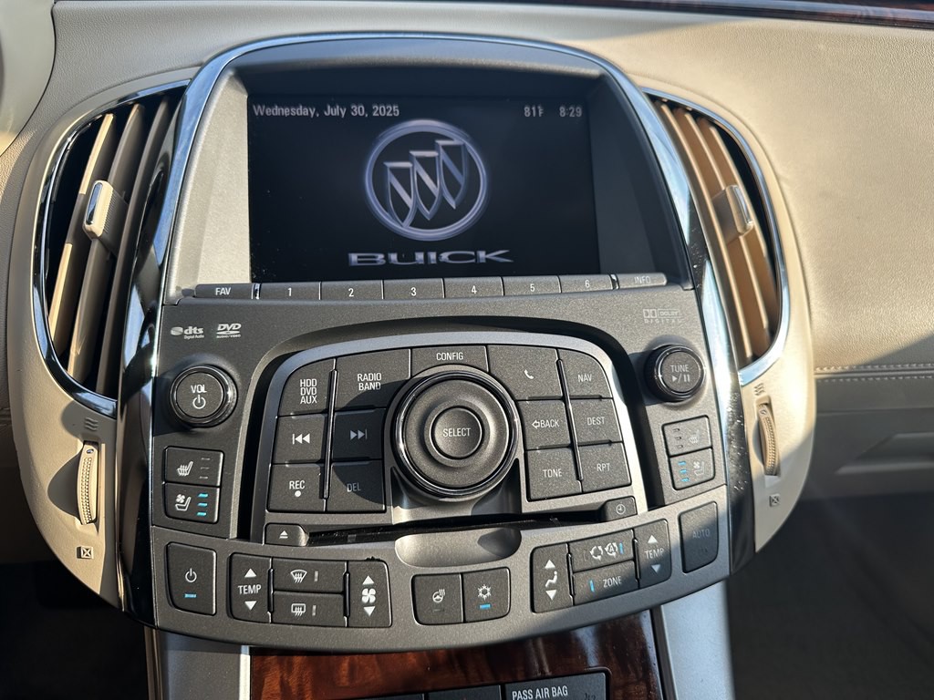 2011 Buick Lacrosse Image 22