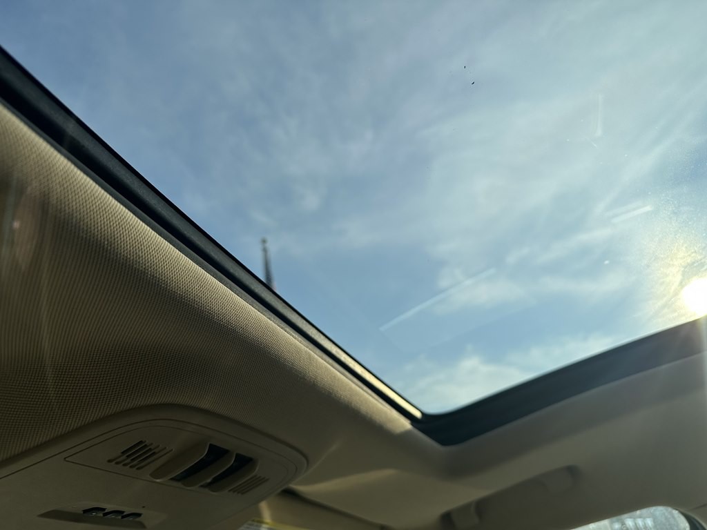 2011 Buick Lacrosse Image 28