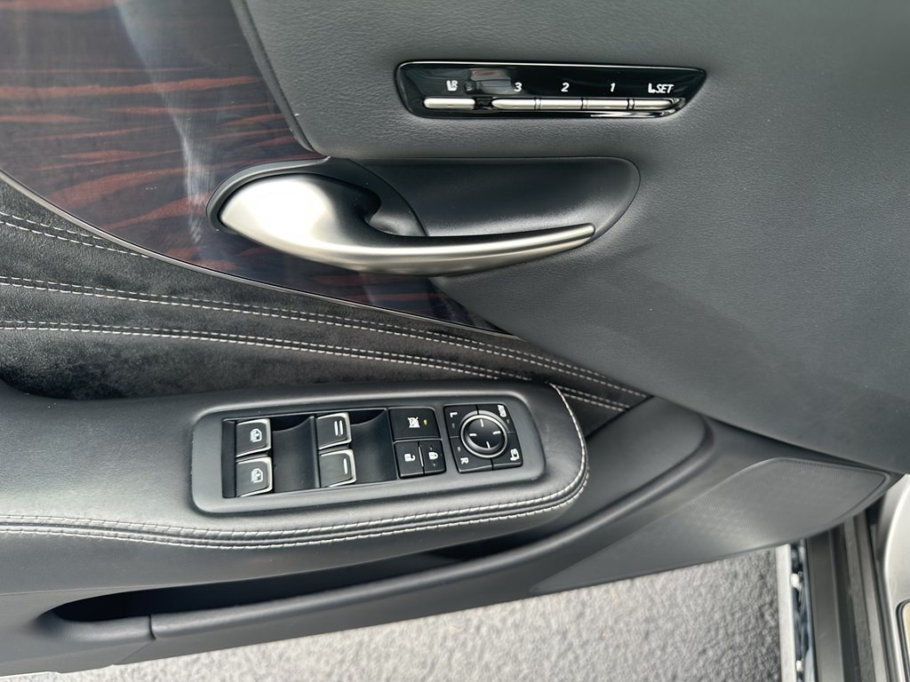 2018 Lexus LS Image 14