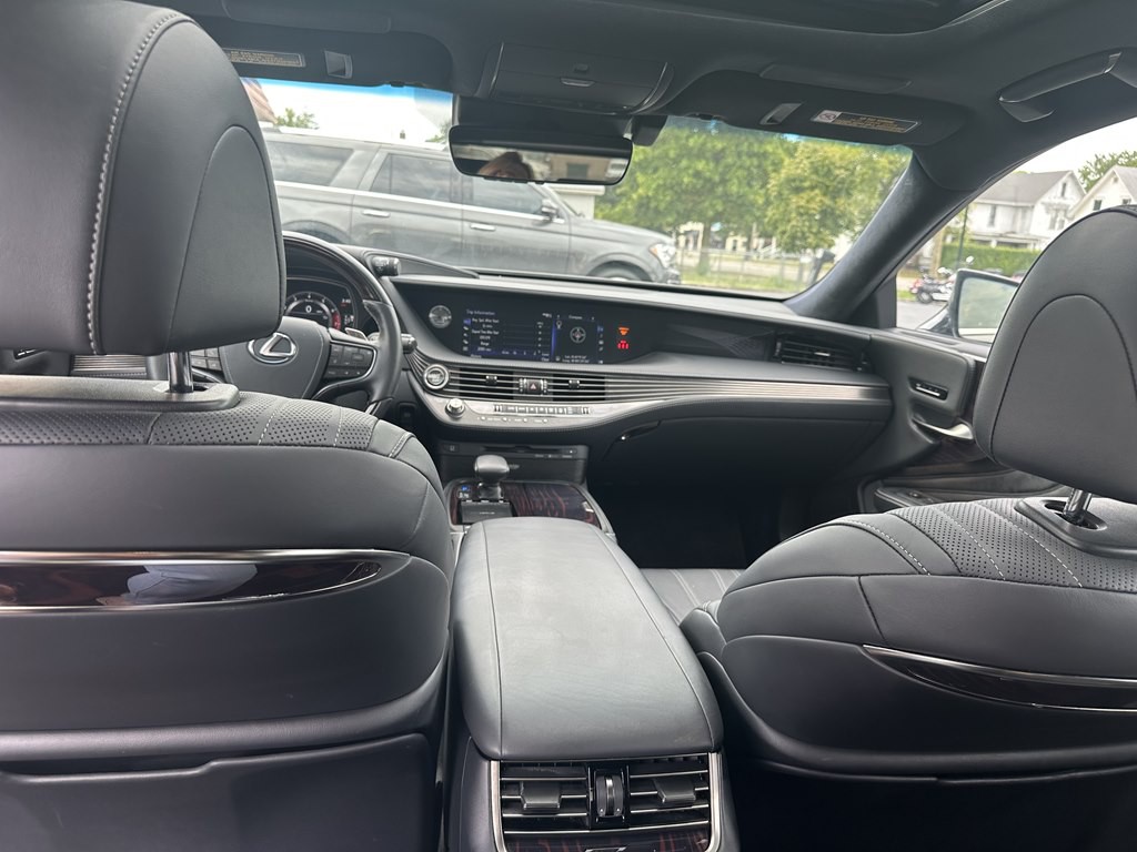 2018 Lexus LS Image 36