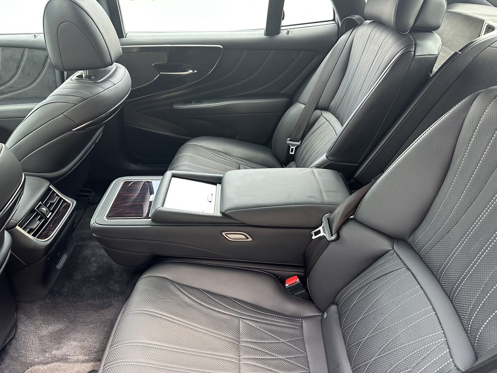 2018 Lexus LS Image 41