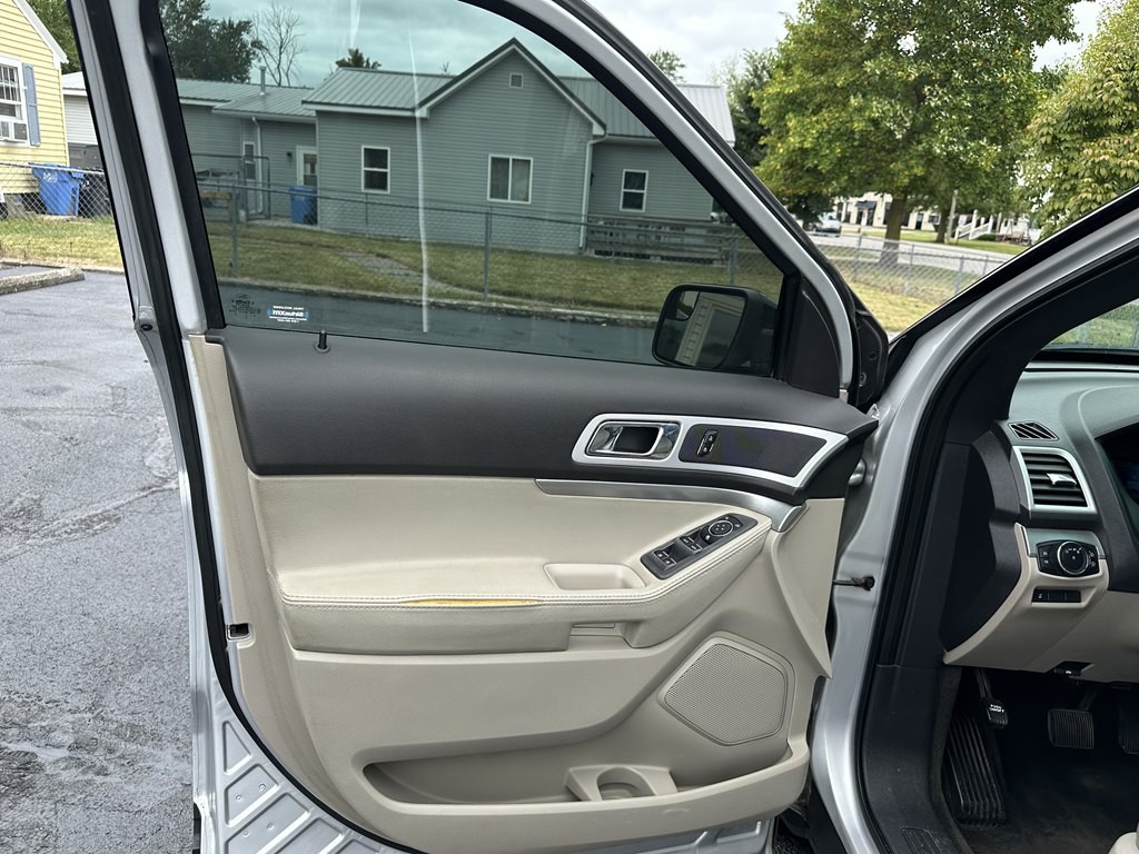 2011 Ford Explorer Image 13