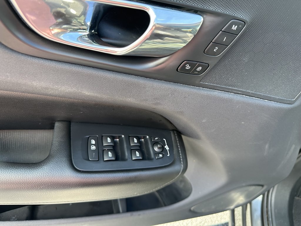 2019 Volvo XC60 Image 14