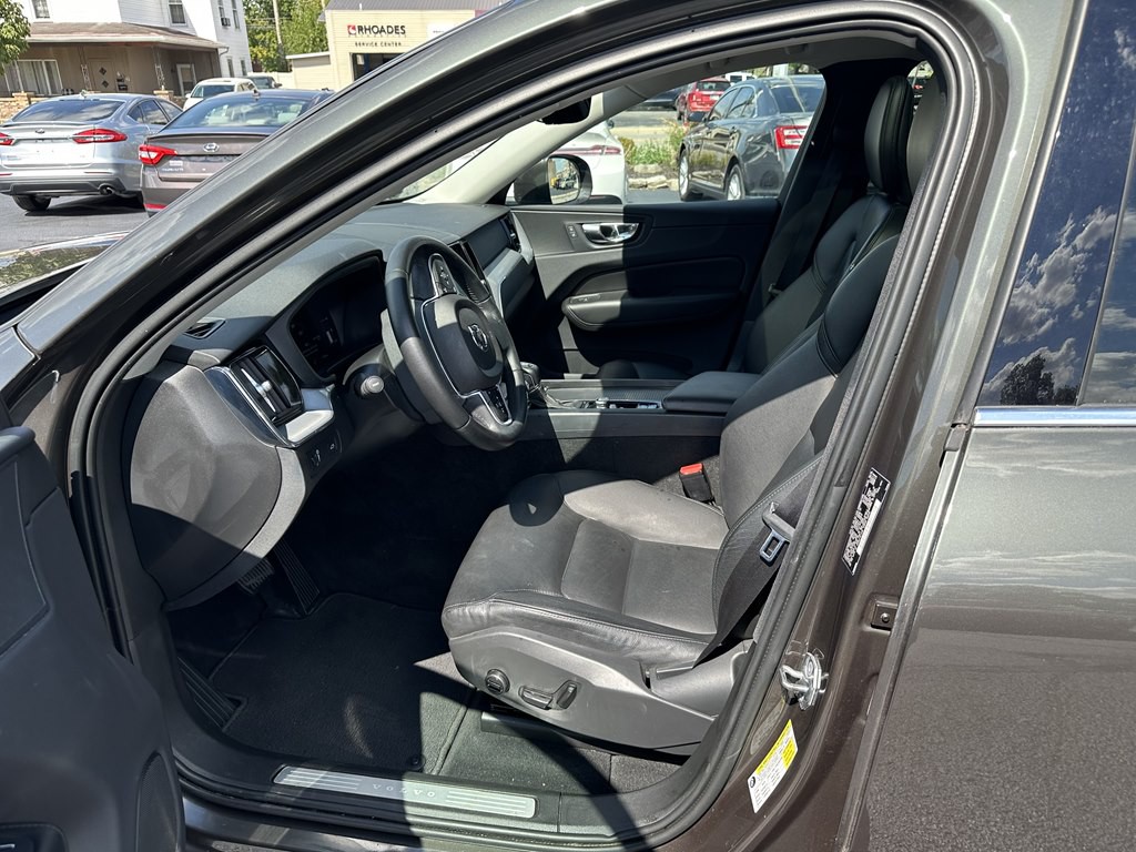 2019 Volvo XC60 Image 16