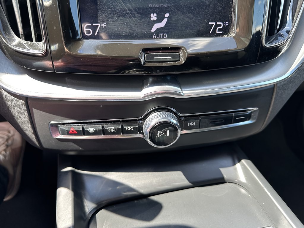 2019 Volvo XC60 Image 24