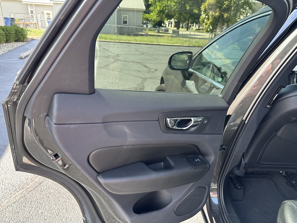 2019 Volvo XC60 Image 31