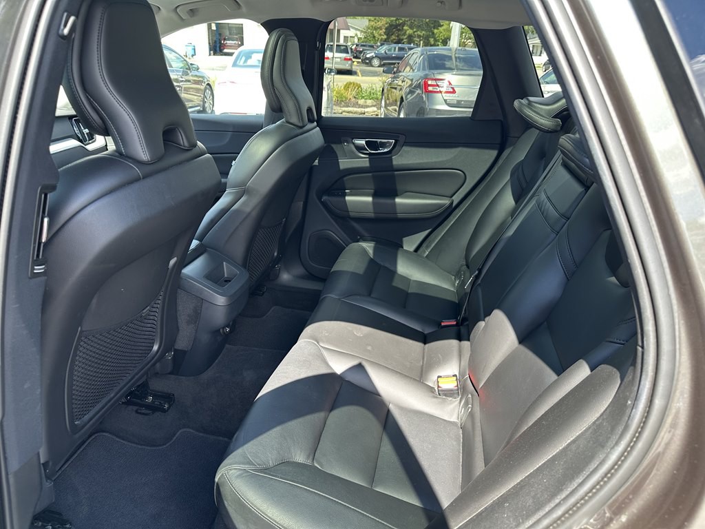 2019 Volvo XC60 Image 32