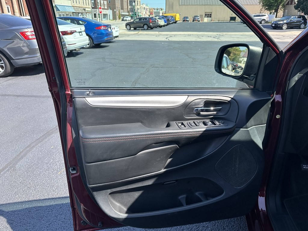2017 Dodge Grand Caravan Image 14