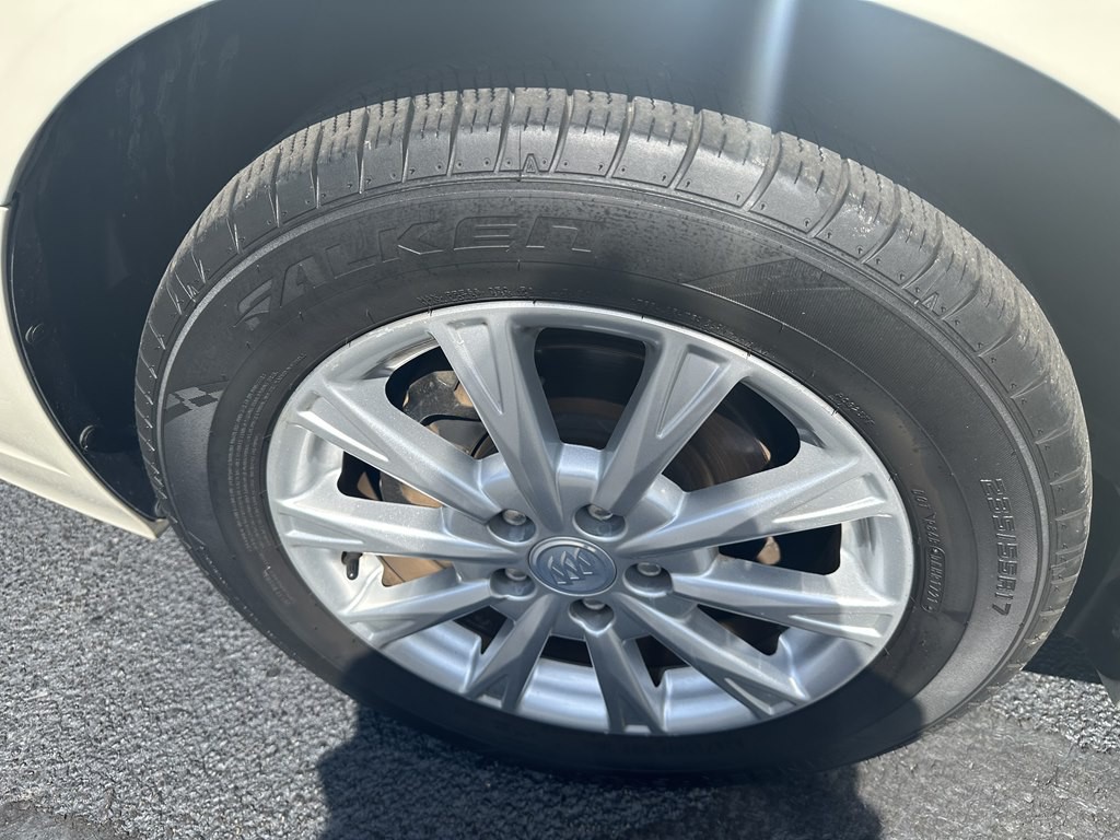 2011 Buick Lucerne Image 11