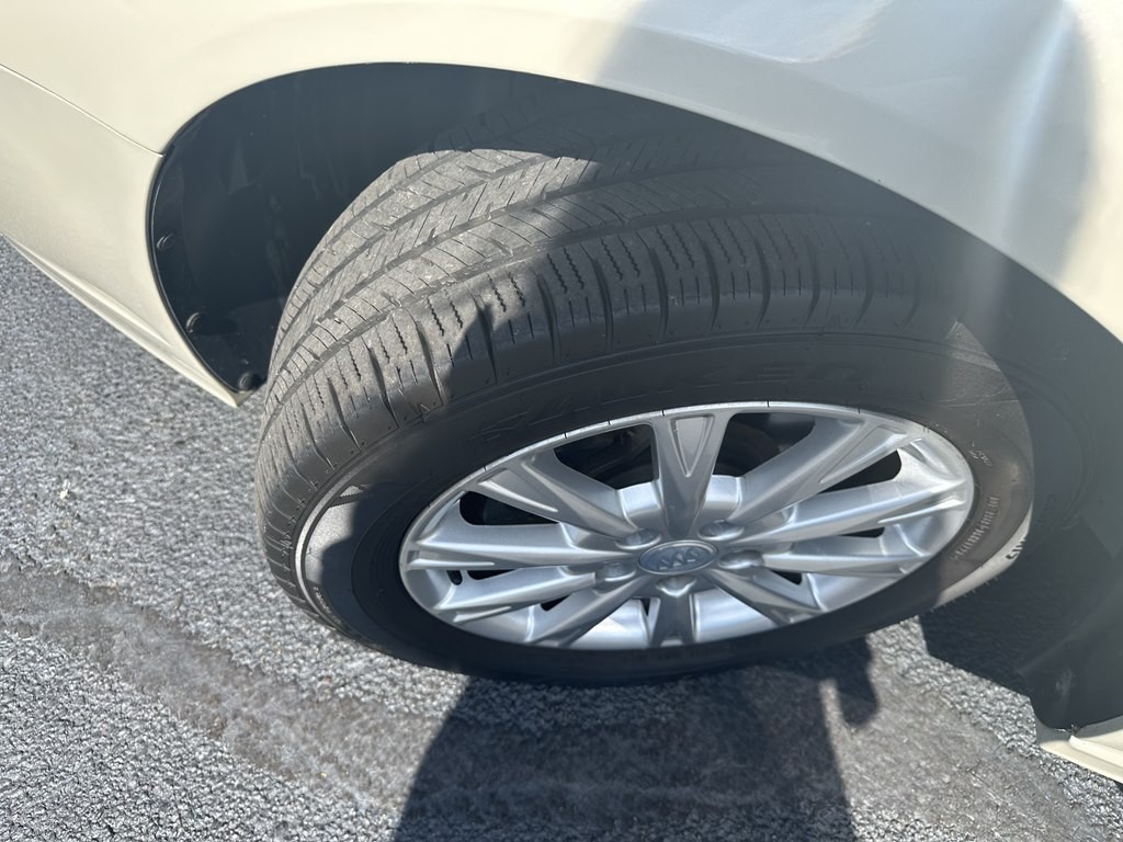 2011 Buick Lucerne Image 12