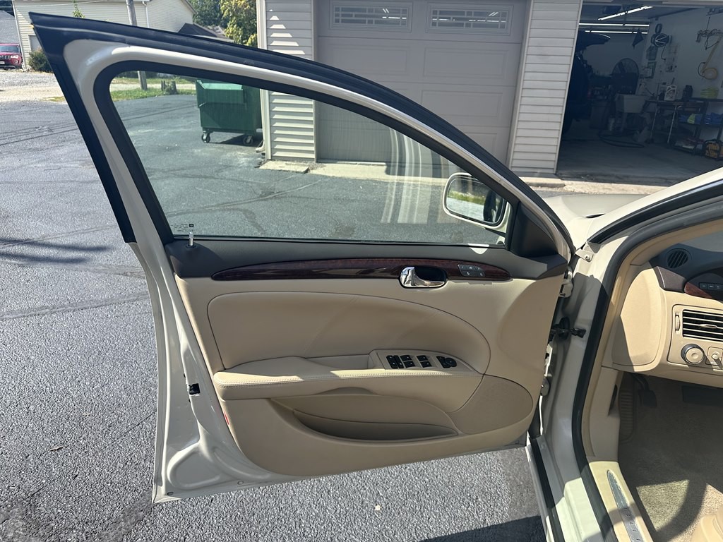 2011 Buick Lucerne Image 13