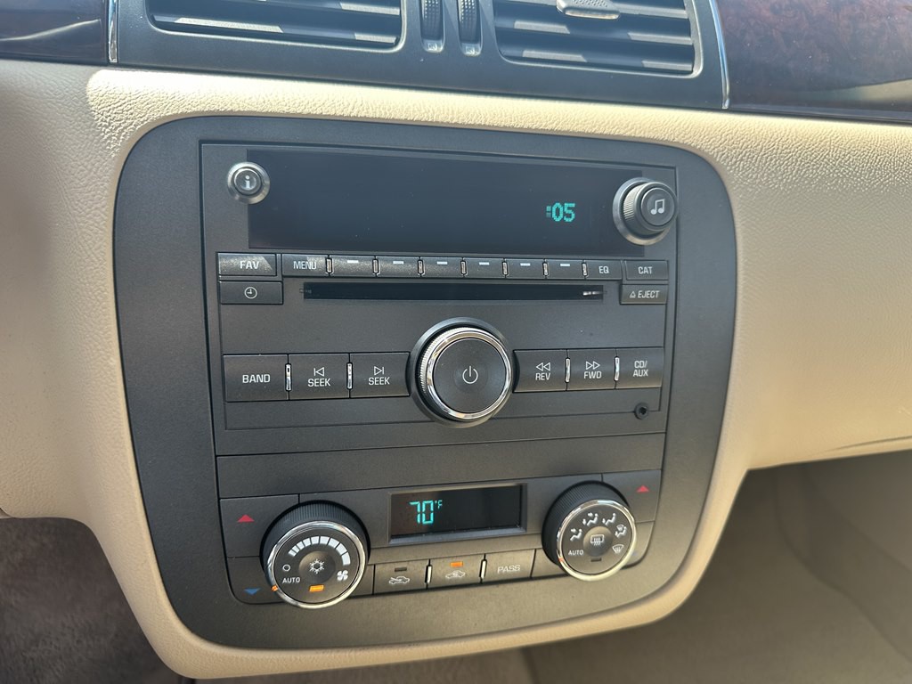 2011 Buick Lucerne Image 23
