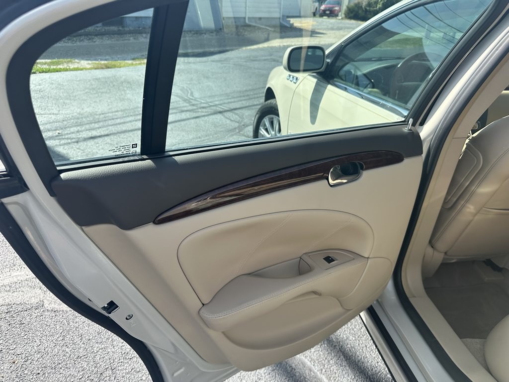 2011 Buick Lucerne Image 27