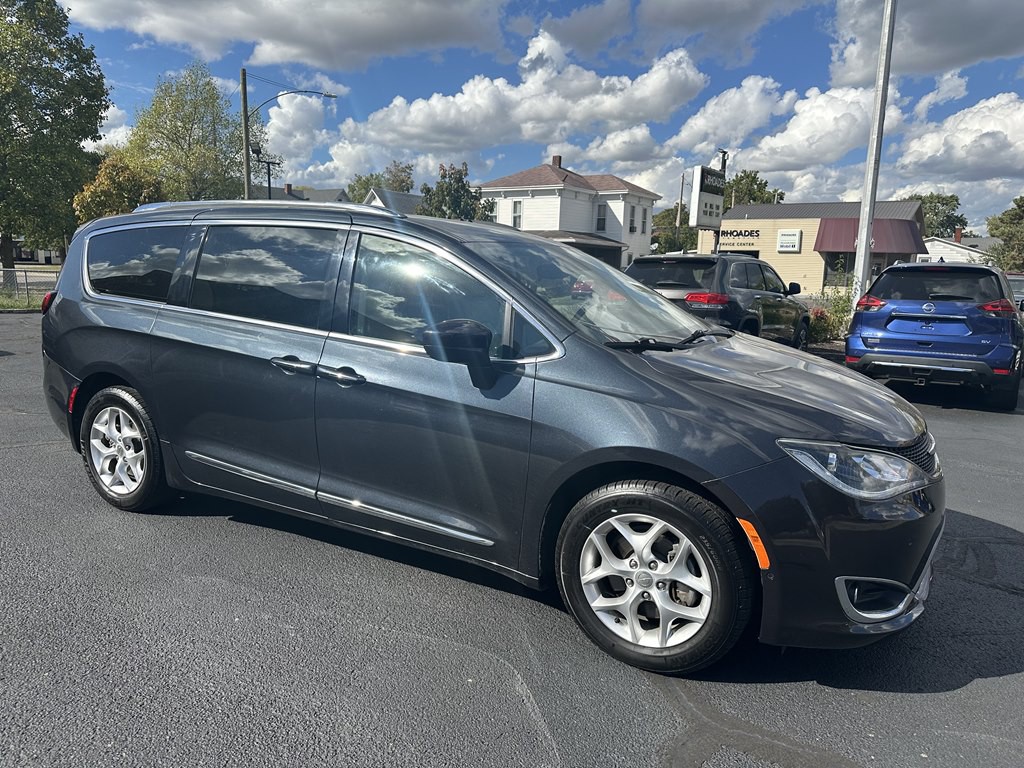2020 Chrysler Pacifica Image 1