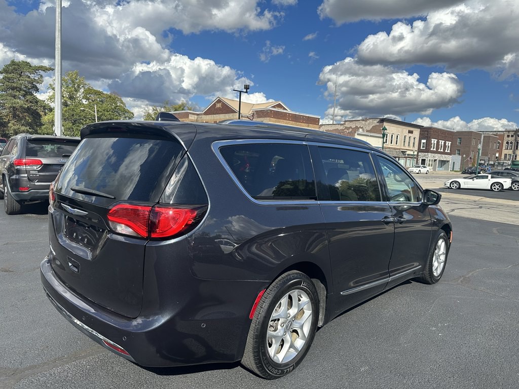 2020 Chrysler Pacifica Image 2