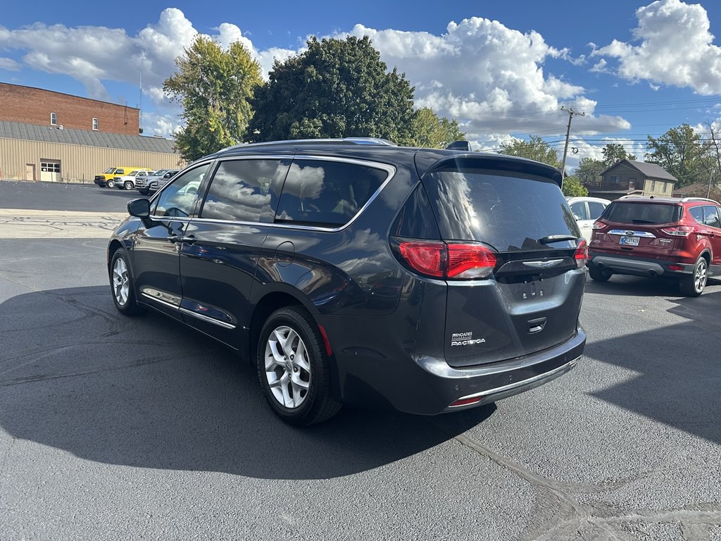 2020 Chrysler Pacifica Image 3