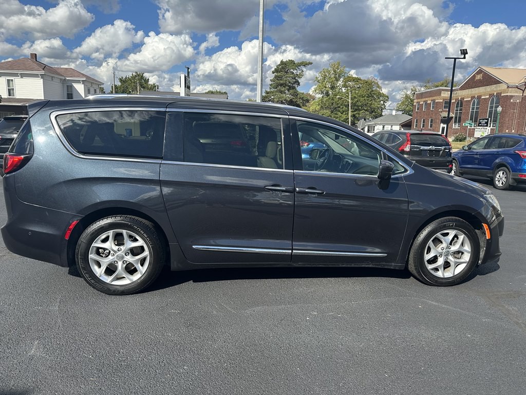 2020 Chrysler Pacifica Image 4