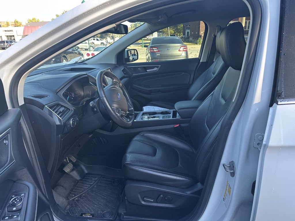 2022 Ford Edge Image 15