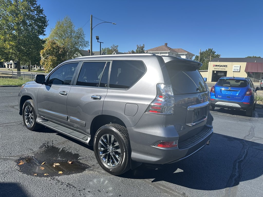 2018 Lexus GX Image 3