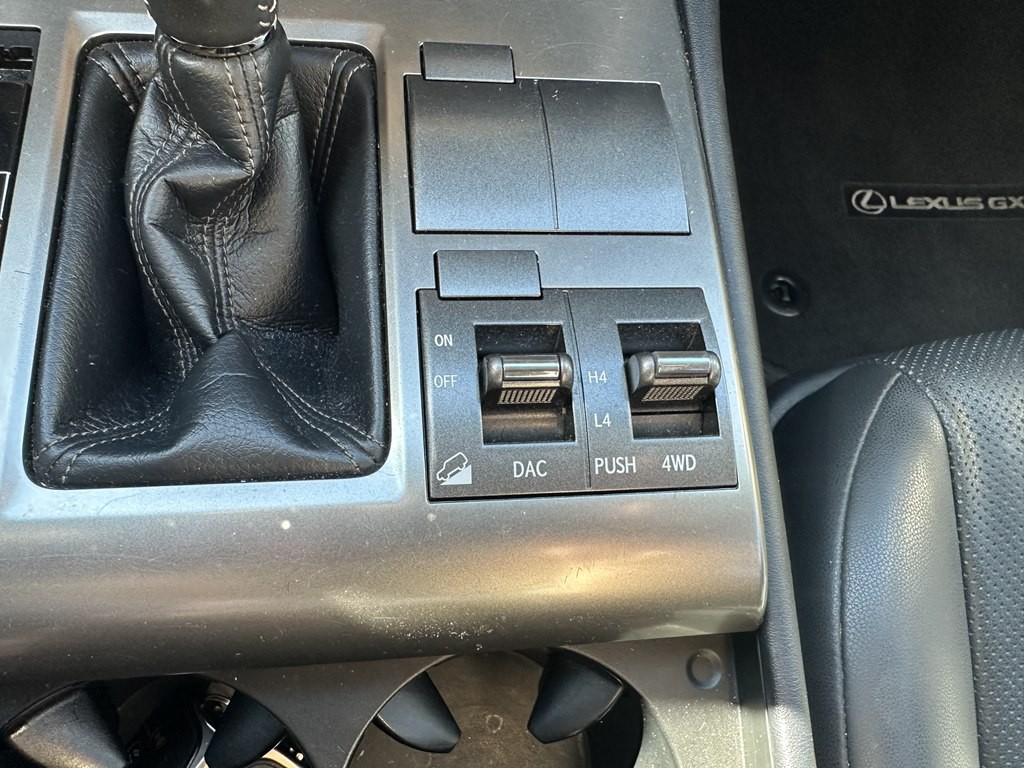 2018 Lexus GX Image 30