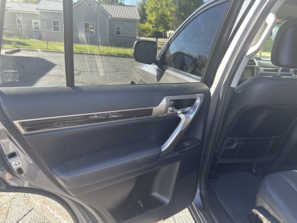 2018 Lexus GX Image 34