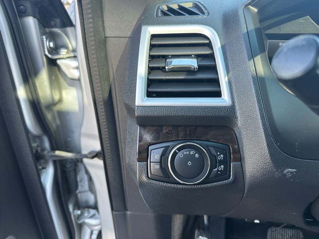 2015 Ford Explorer Image 16