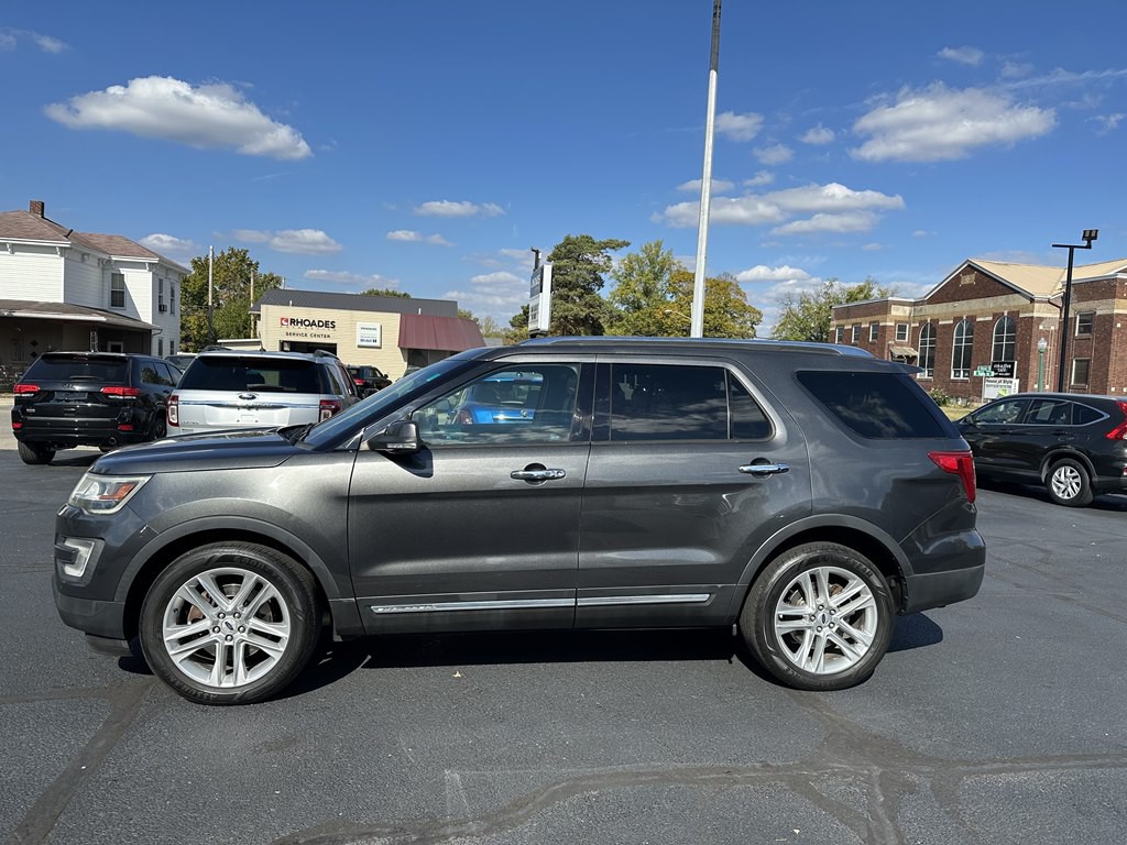 2016 Ford Explorer Image 2
