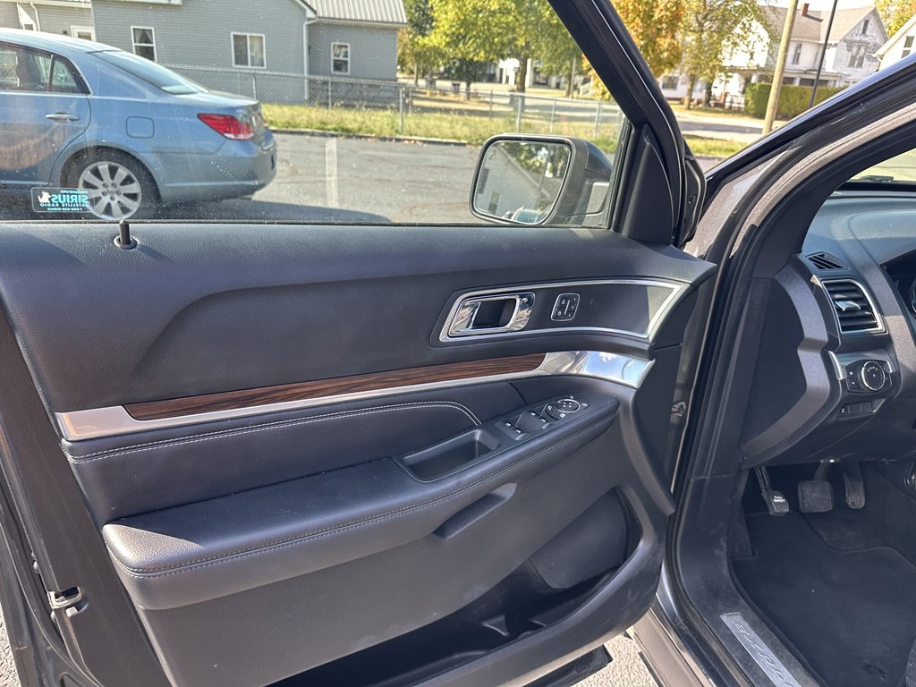2016 Ford Explorer Image 15