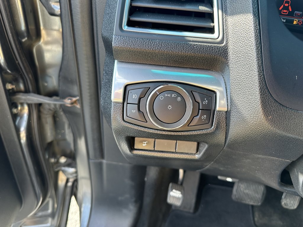 2016 Ford Explorer Image 19