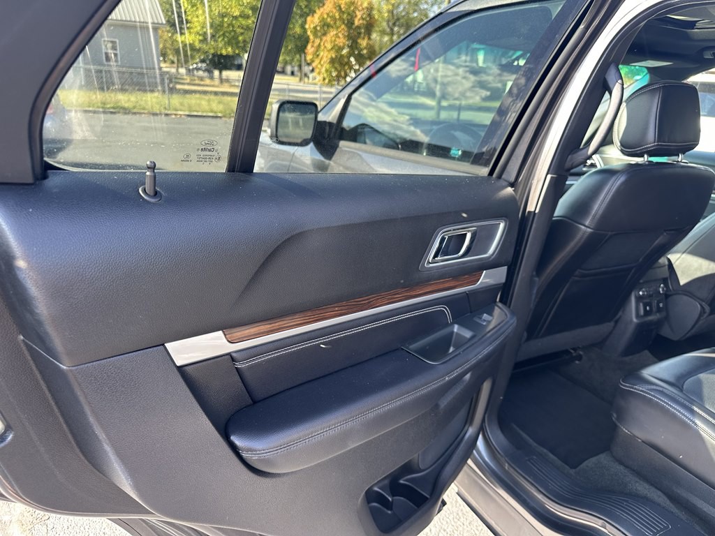 2016 Ford Explorer Image 30