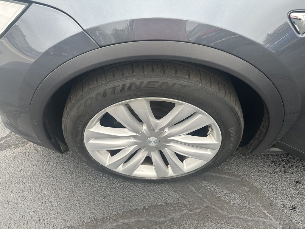 2018 Tesla Model X Image 11
