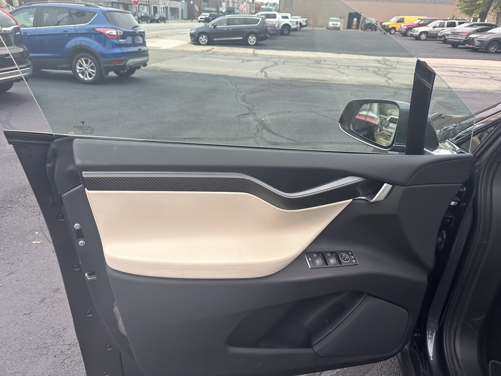 2018 Tesla Model X Image 13