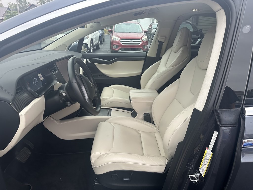 2018 Tesla Model X Image 16