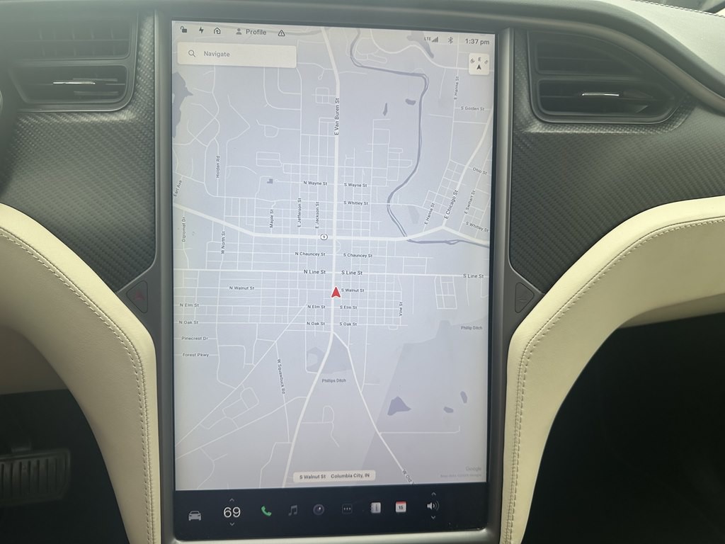 2018 Tesla Model X Image 30