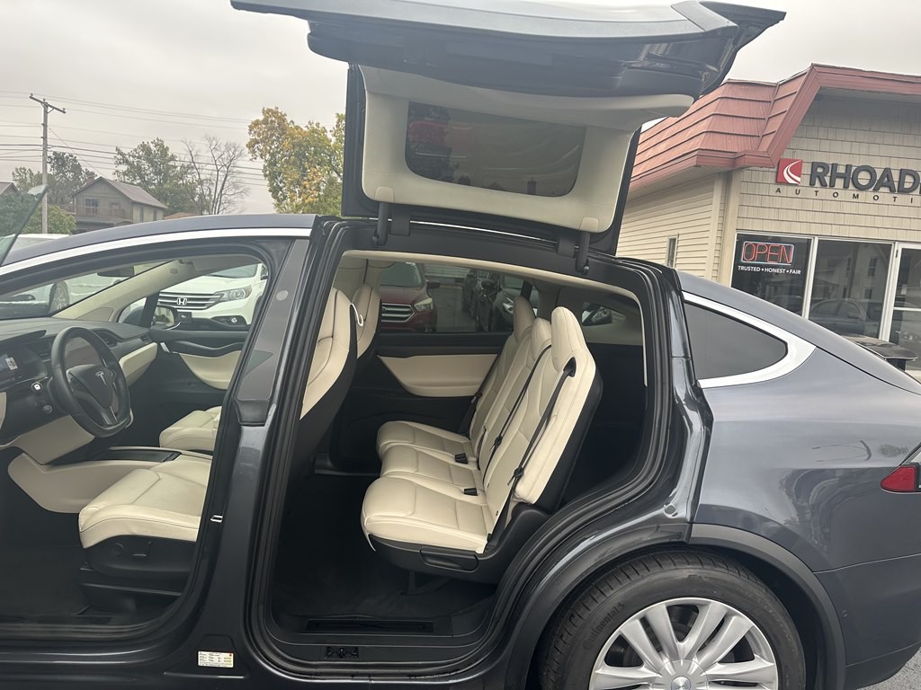 2018 Tesla Model X Image 31
