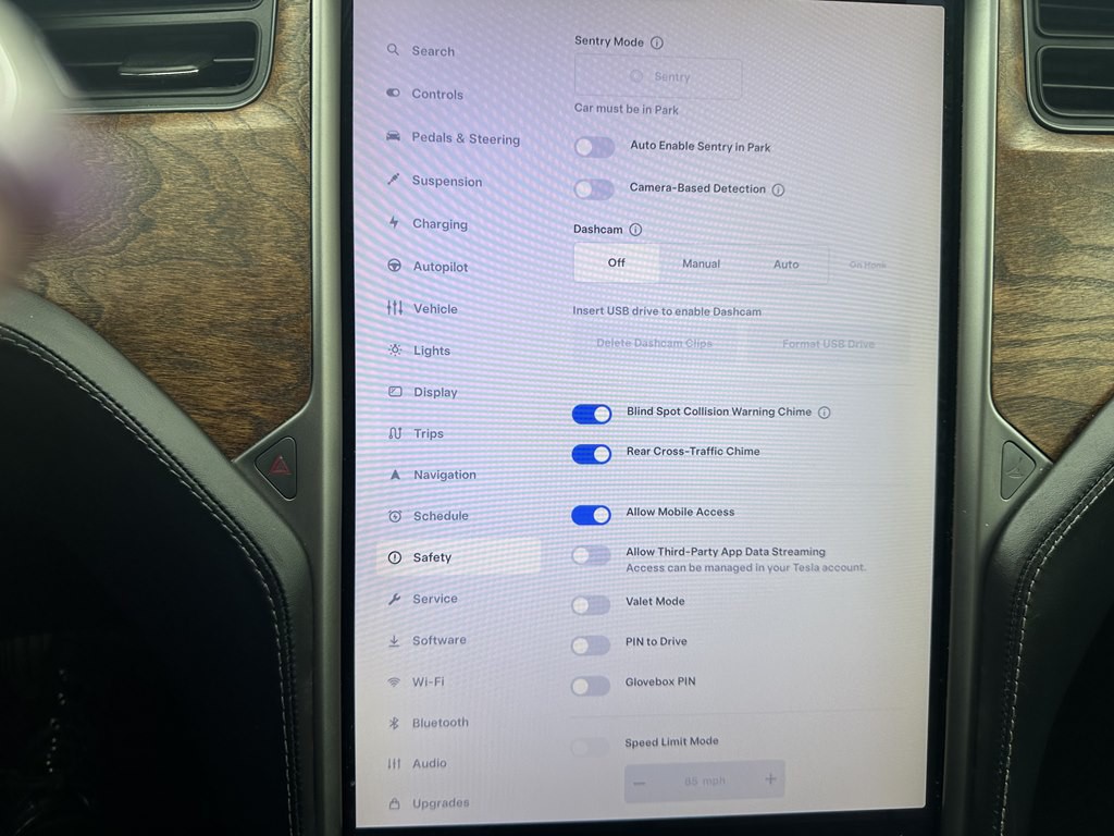 2020 Tesla Model S Image 32