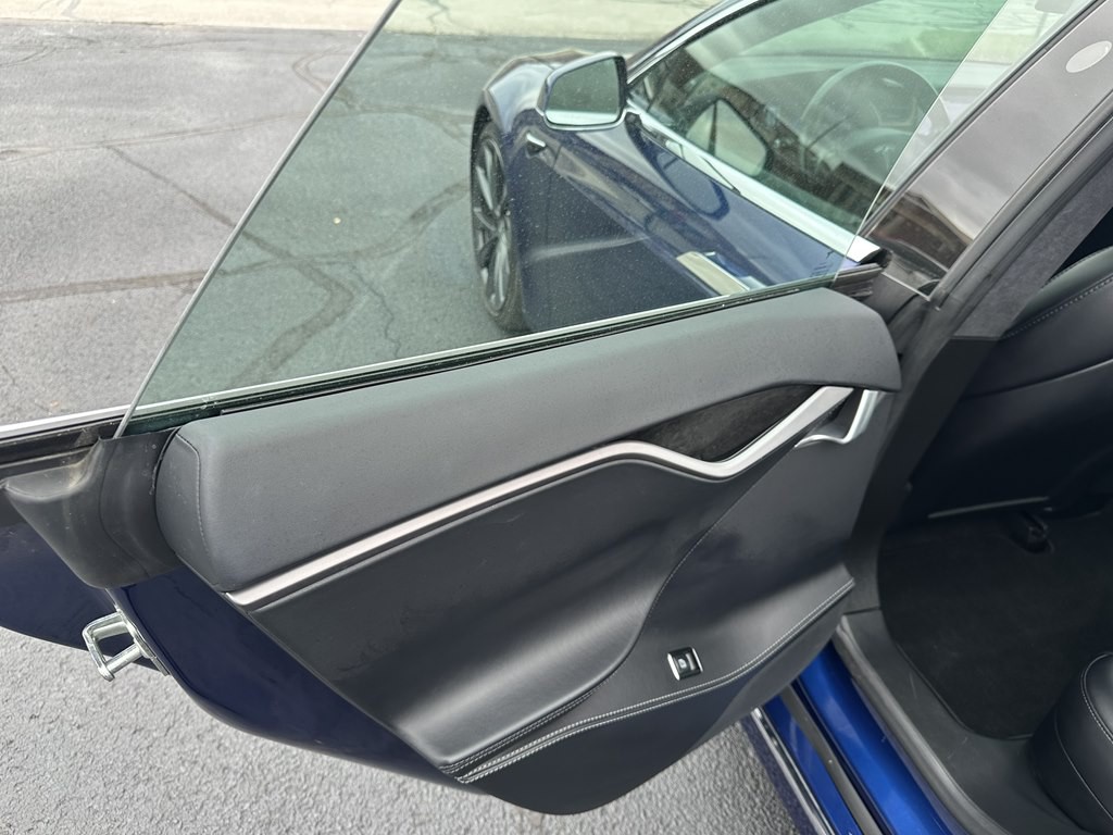 2020 Tesla Model S Image 43