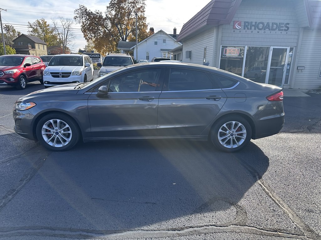 2020 Ford Fusion Image 2