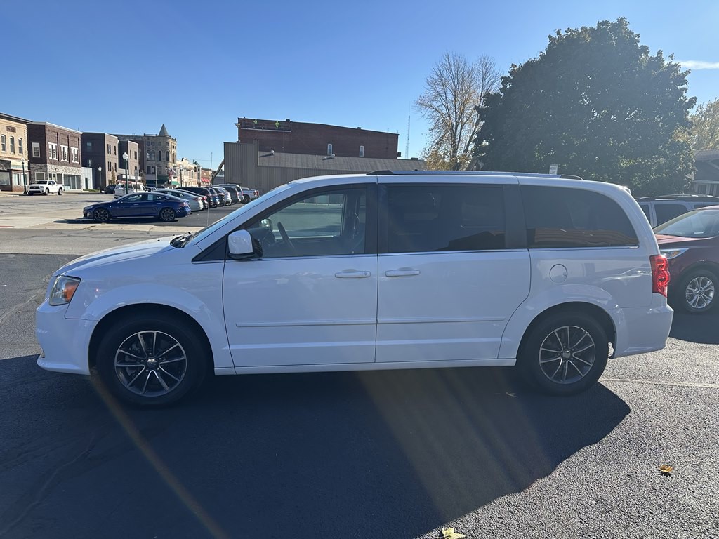 2017 Dodge Grand Caravan Image 2